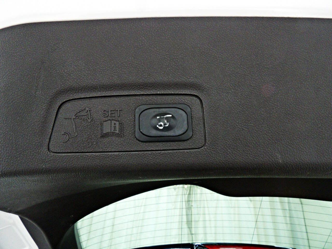 Used 2019 Lincoln MKC Select w/ Select Plus Package AWD/4WD image 14