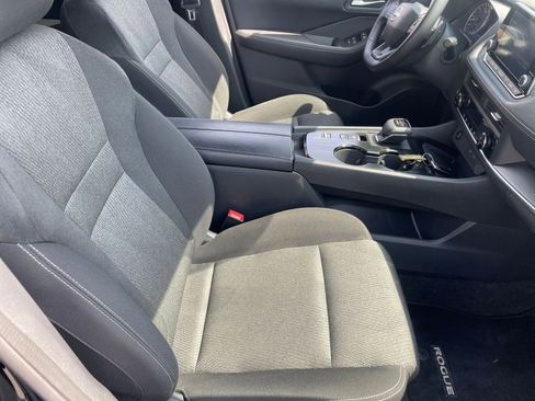 Used 2025 Nissan Rogue SV image 37