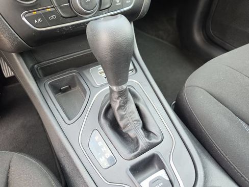 Certified 2019 Jeep Cherokee Latitude w/ Popular Appearance Group FWD image 26