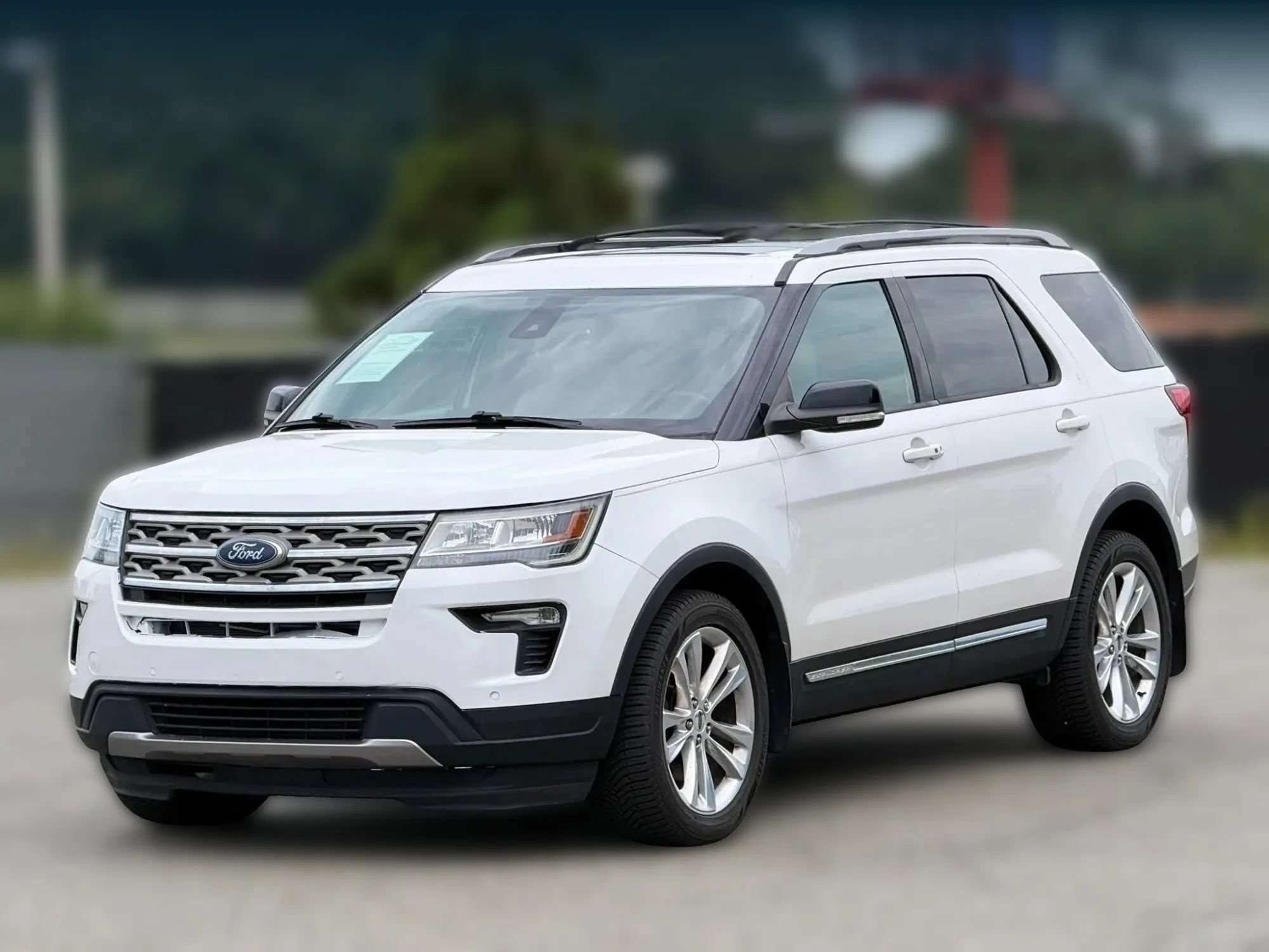 Used 2018 Ford Explorer XLT w/ Equipment Group 202A AWD/4WD image 6
