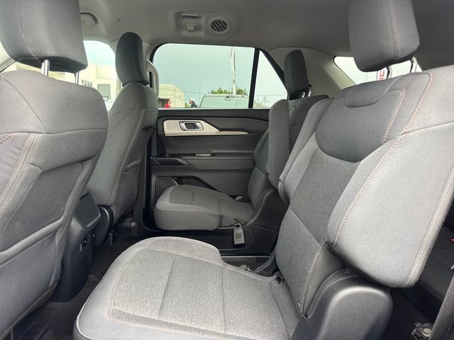 Used 2025 Ford Explorer Active RWD image 11