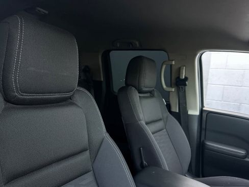 Used 2024 Nissan Frontier SV image 17