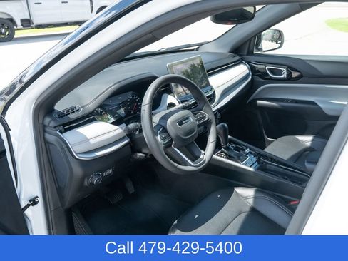 Used 2025 Jeep Compass Limited AWD/4WD image 17