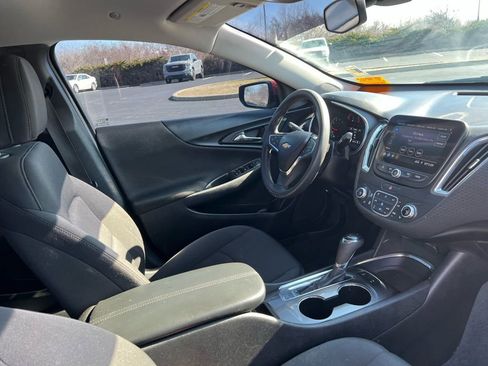 Used 2019 Chevrolet Malibu LT w/ Driver Confidence Package image 9