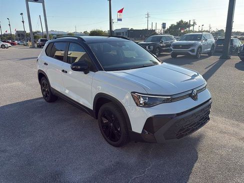 New 2026 Volkswagen Taos SE FWD image 8