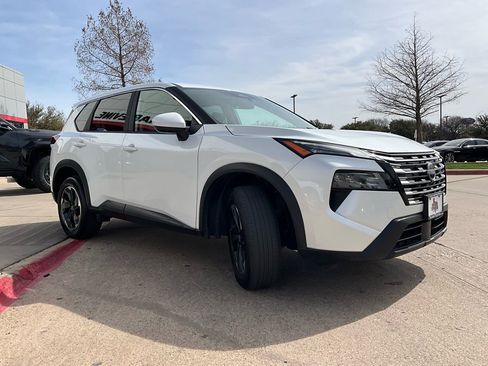 Used 2025 Nissan Rogue SV image 4