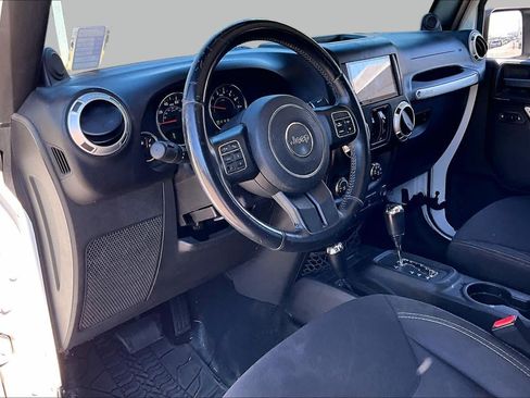 Used 2013 Jeep Wrangler Unlimited Sahara w/ Connectivity Group AWD/4WD image 14