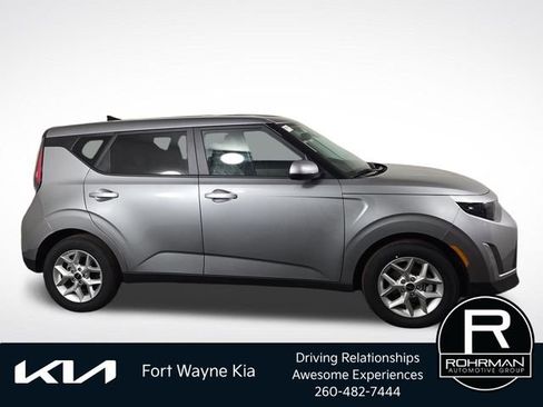 Certified 2025 Kia Soul LX w/ LX Technology Package FWD image 6