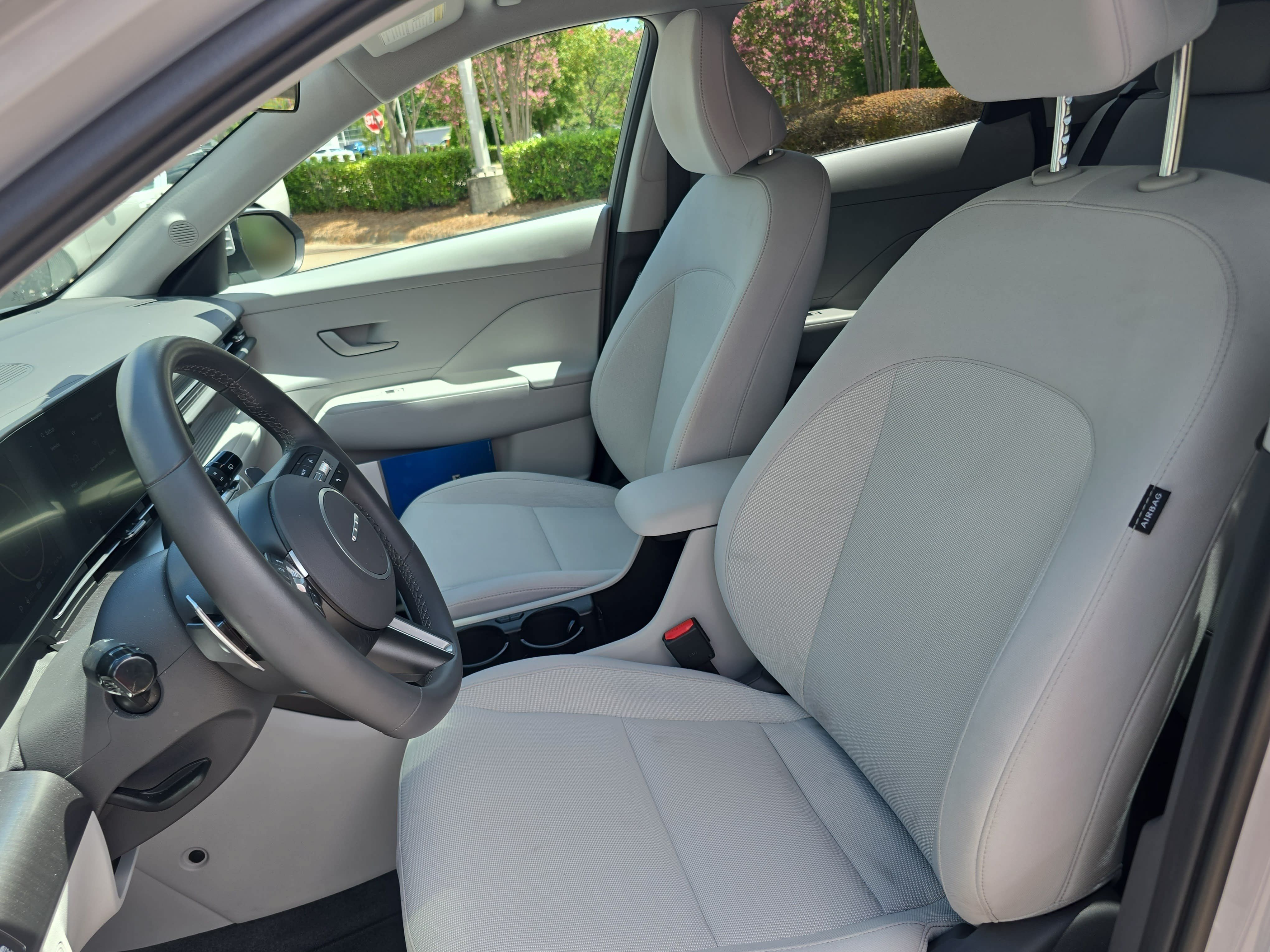 Used 2025 Hyundai Kona SEL FWD image 14