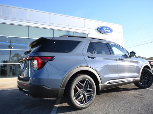 New 2026 Ford Explorer ST-Line w/ ST-Line Street Pack image 8