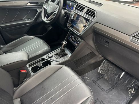 Used 2024 Volkswagen Tiguan SE image 21