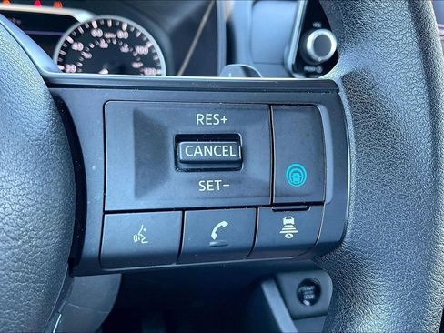 Used 2024 Nissan Rogue SV AWD/4WD image 18