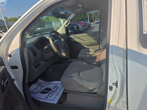 Used 2012 Nissan Frontier SV RWD image 7