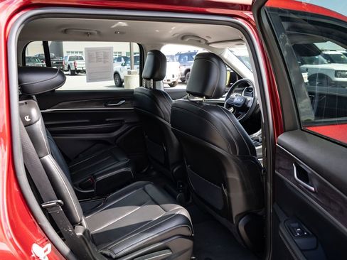 Used 2023 Jeep Grand Cherokee L Limited w/ Black Appearance Package RWD image 21