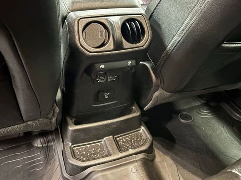 Used 2023 Jeep Wrangler Unlimited Sahara AWD/4WD image 13