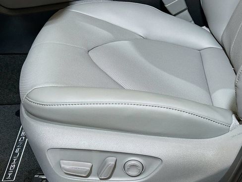 New 2026 Toyota Highlander Limited AWD/4WD image 18