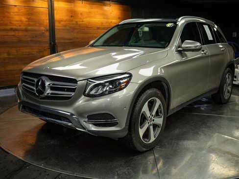 Used 2019 Mercedes-Benz GLC 300 4MATIC w/ Parking Assistance Package image 2