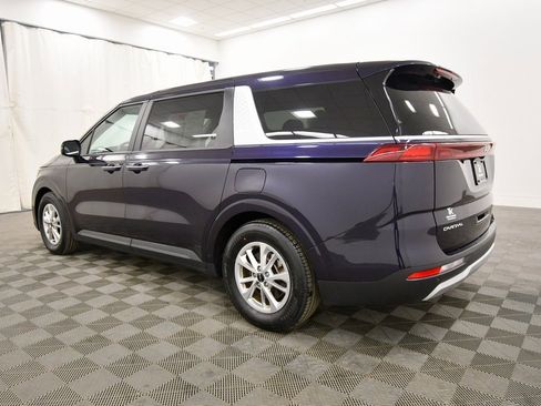 Certified 2024 Kia Carnival LX image 5
