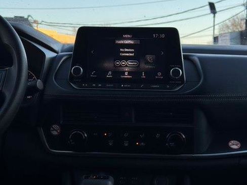 Used 2024 Nissan Rogue S image 8