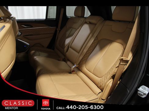 Used 2023 Jeep Grand Cherokee Summit AWD/4WD image 22