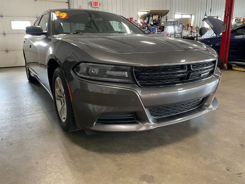Used 2019 Dodge Charger SXT RWD image 4