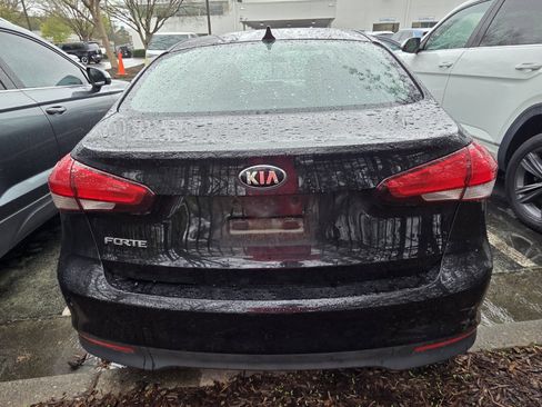 Used 2017 Kia Forte LX image 3