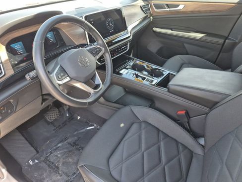 Used 2024 Volkswagen Atlas SE image 10
