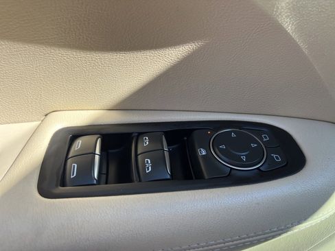 Used 2018 Cadillac XT5 FWD image 24