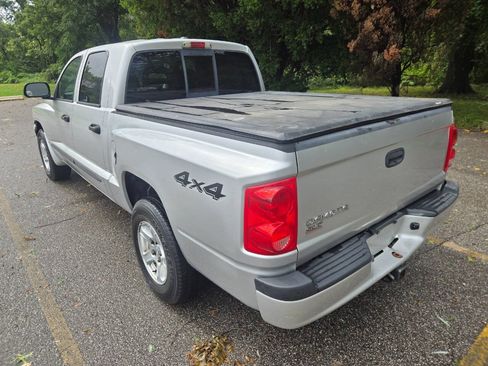 Used 2007 Dodge Dakota SLT w/ Trailer Tow Group AWD/4WD image 6