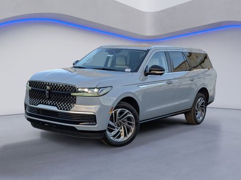 New 2026 Lincoln Navigator L Reserve AWD/4WD image 2