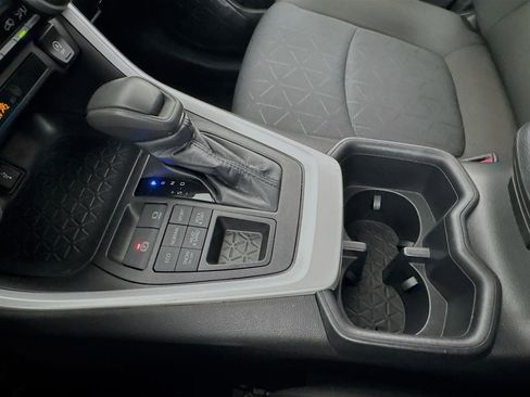 Used 2022 Toyota RAV4 XLE AWD/4WD image 12