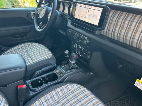New 2026 Jeep Gladiator Sport AWD/4WD image 16