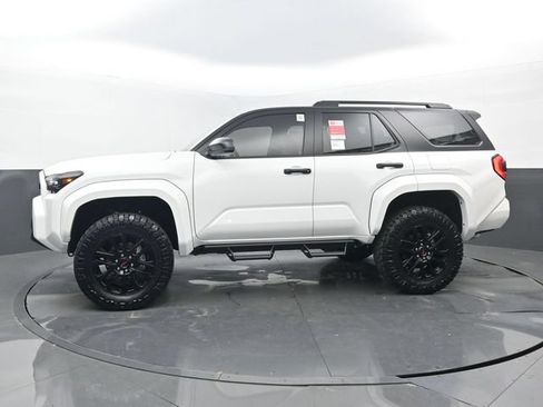 New 2026 Toyota 4Runner SR5 AWD/4WD image 21