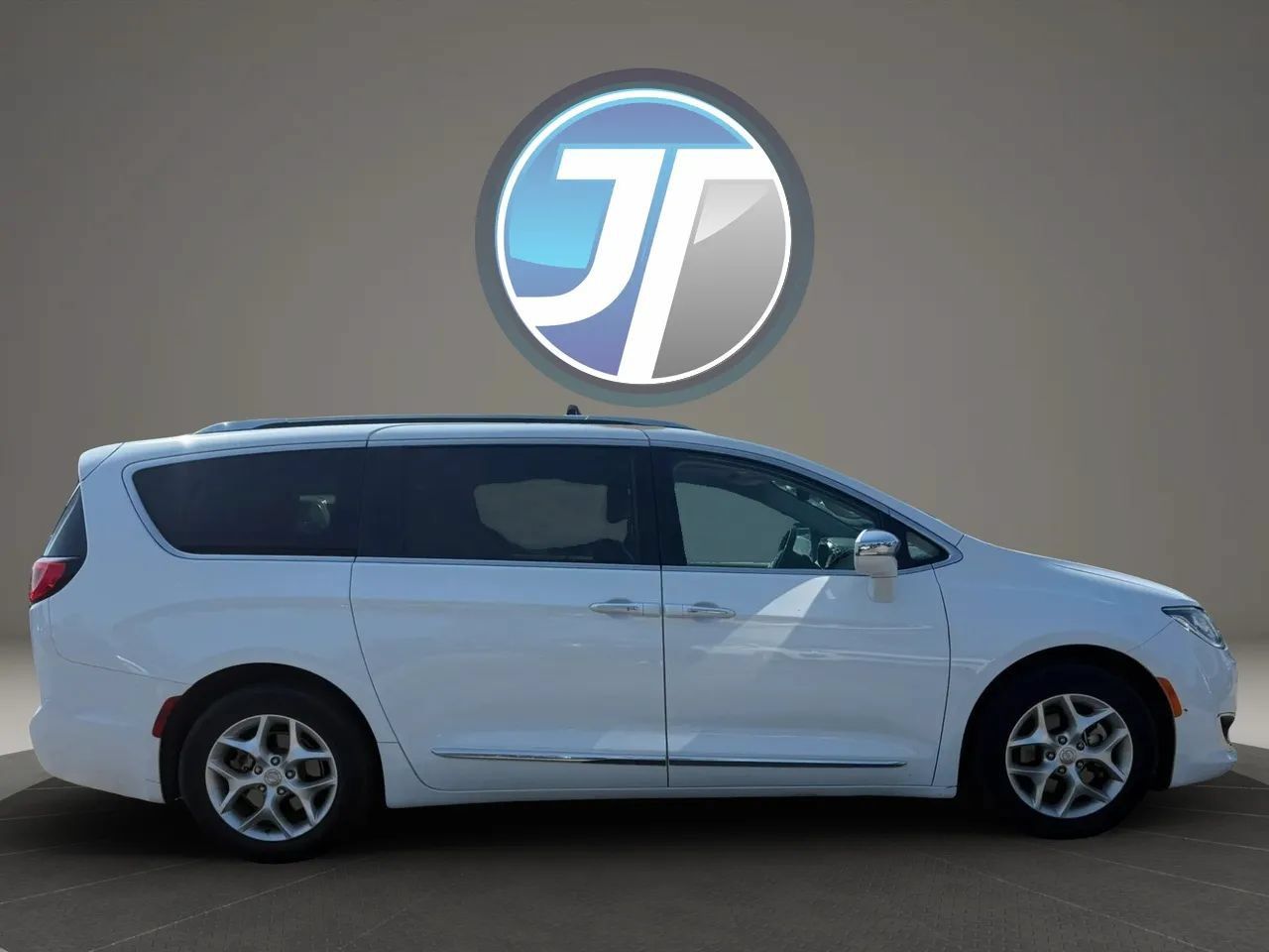 Used 2020 Chrysler Pacifica Limited FWD image 10