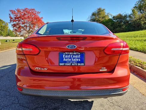 Used 2018 Ford Focus SE w/ SE Appearance Package image 5