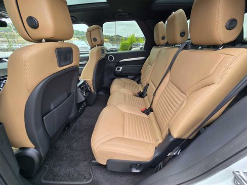 Used 2025 Land Rover Discovery Dynamic SE AWD/4WD image 18