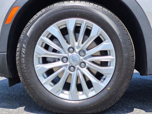 Used 2024 Cadillac XT4 Luxury w/ Cold Weather Package AWD/4WD image 6