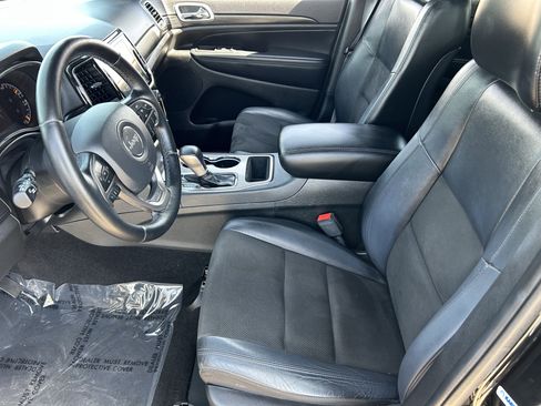 Certified 2021 Jeep Grand Cherokee Laredo X image 19