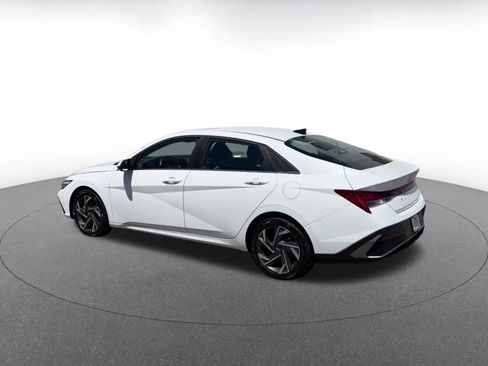 Used 2025 Hyundai Elantra Limited FWD image 10