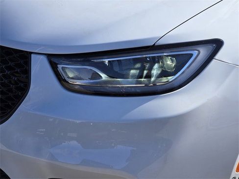 New 2026 Chrysler Pacifica Limited image 5