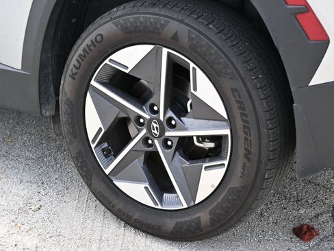 Used 2025 Hyundai Tucson SEL FWD image 14