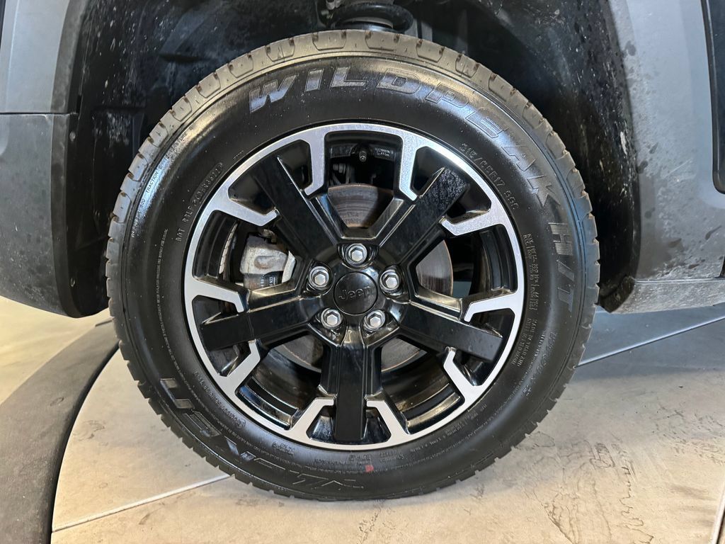 Used 2023 Jeep Renegade Latitude AWD/4WD image 25