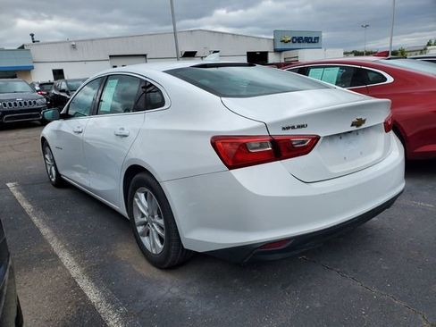 Used 2018 Chevrolet Malibu LT FWD image 3