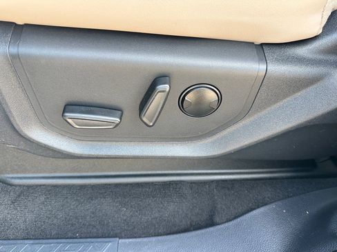 Certified 2024 Ford Expedition XLT image 16