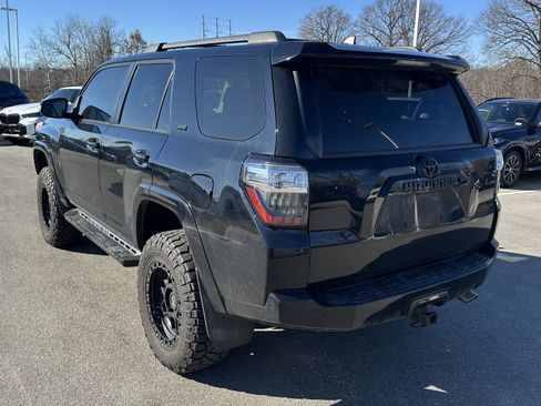 Used 2017 Toyota 4Runner SR5 Premium image 8