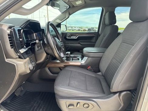 Used 2023 Chevrolet Silverado 1500 RST image 2