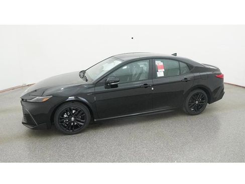 New 2026 Toyota Camry SE image 2