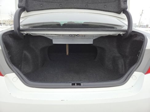 Used 2016 Toyota Camry LE image 16