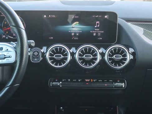 Used 2021 Mercedes-Benz GLA 250 4MATIC image 19