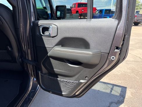 New 2025 Jeep Wrangler Unlimited Sahara AWD/4WD image 21